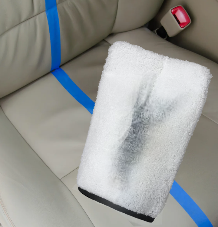 Envoke Microfibre Interior Scrub Mitt for Leather, Vinyl and hard surfaces cleaning